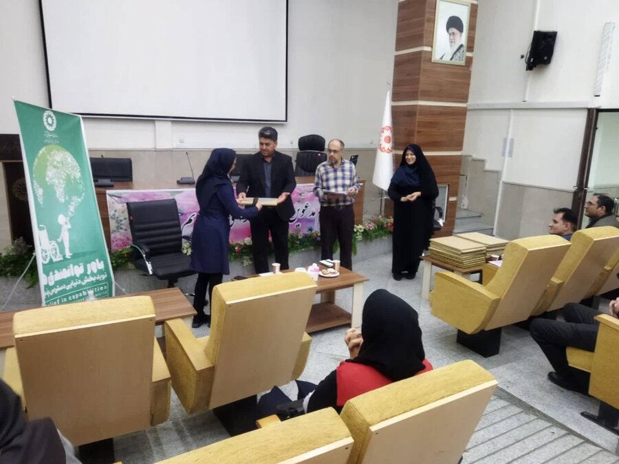 شهرری | تقدیر از همکاران فعال در امر خدمت رسانی به معلولین شهرری | تقدیر از همکاران فعال در امر خدمت رسانی به معلولین