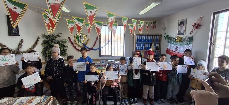 شهرری| جشن انقلاب با حضور کودکان معلول شهرری| جشن انقلاب با حضور کودکان معلول