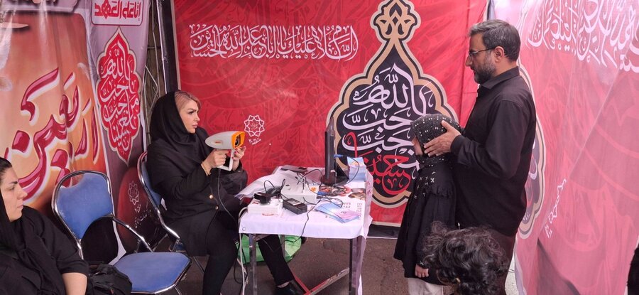 شهرری | ارائه خدمات غربالگری بینایی به کودکان ۳ تا ۶ سال در مسیر پیاده‌روی جاماندگان اربعین