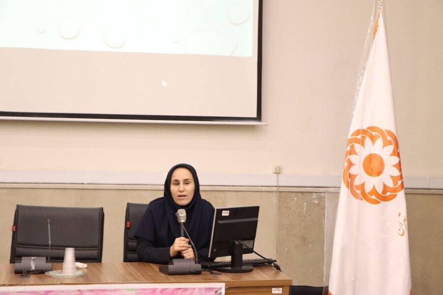 شهرری |برگزاری جلسه آموزشی اجرای طرح‌های سلامت بانوان و تغذیه مادران